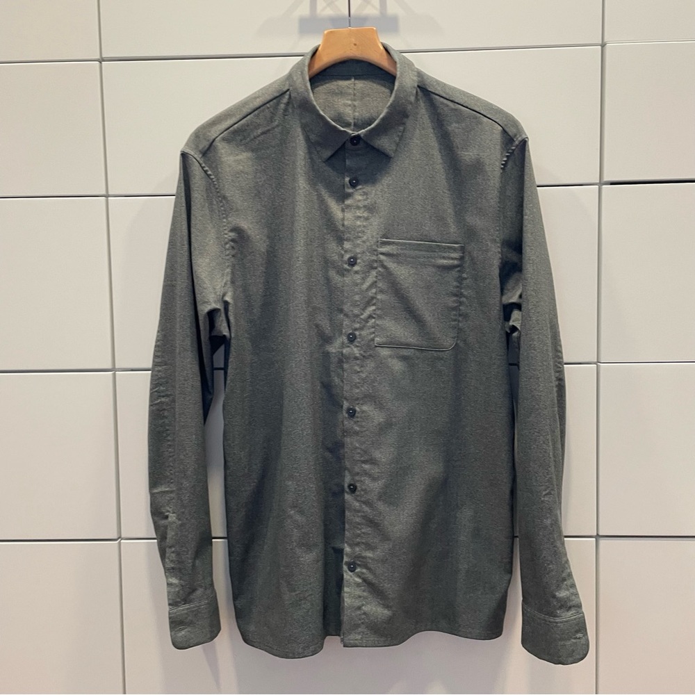 LuluLemon Men’s Commission Long Sleeve Shirt in Gray. Size XL.